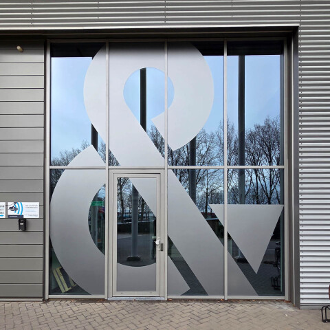 DPS Company Roosendaal Raambelettering Gevelreclame Etchfolie Addev Dickson